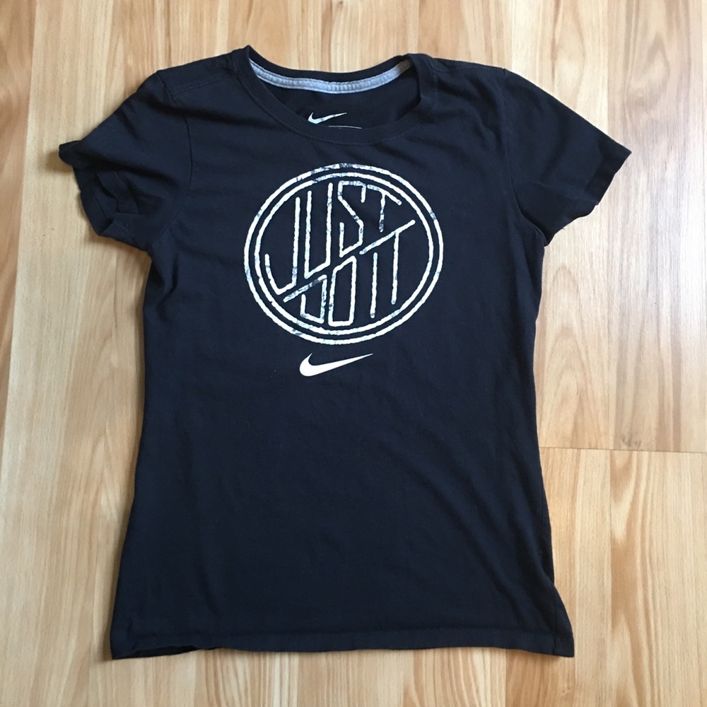 Women’s Nike slim fit athletic top